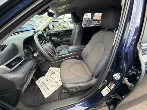 Used 2023 Toyota Highlander L FWD image 12