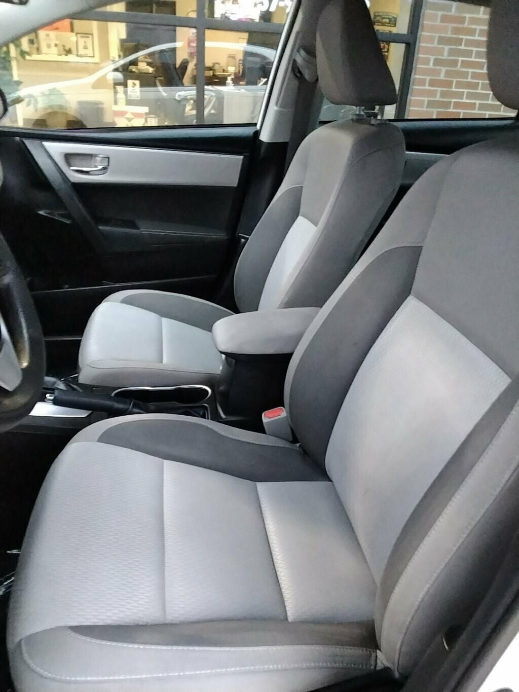 Used 2019 Toyota Corolla LE FWD image 6