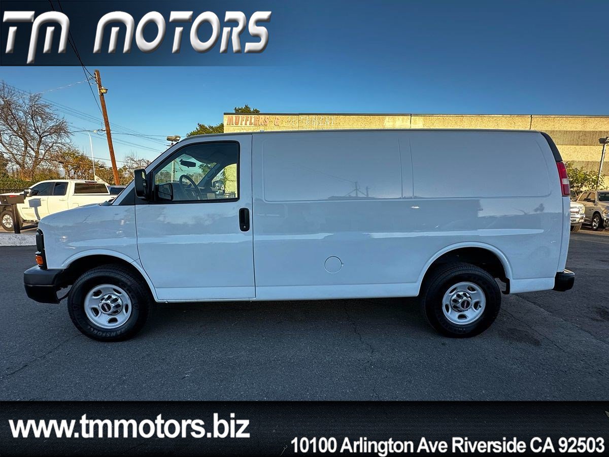 Used 2011 GMC Savana 3500 RWD image 2