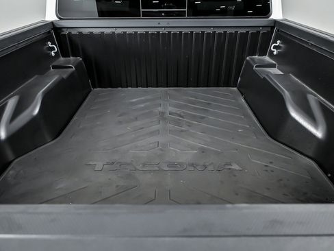 Used 2021 Toyota Tacoma TRD Off-Road AWD/4WD image 16