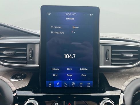 Used 2024 Ford Explorer Platinum w/ Technology Package AWD/4WD image 12