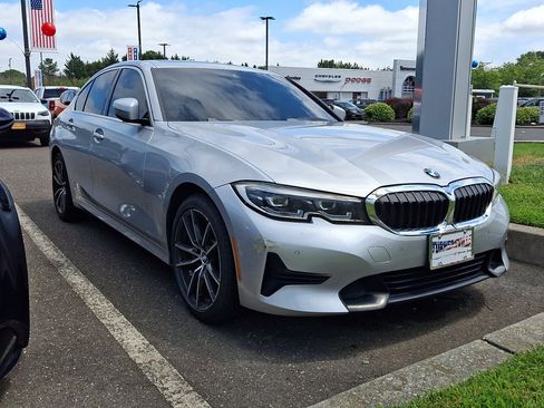 Used 2019 BMW 330i xDrive Sedan w/ Convenience Package AWD/4WD image 2