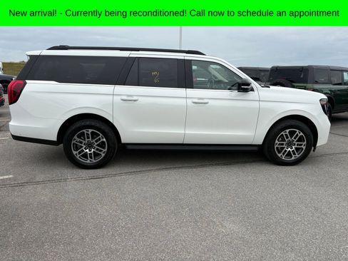 Used 2025 Ford Expedition Max Active AWD/4WD image 3