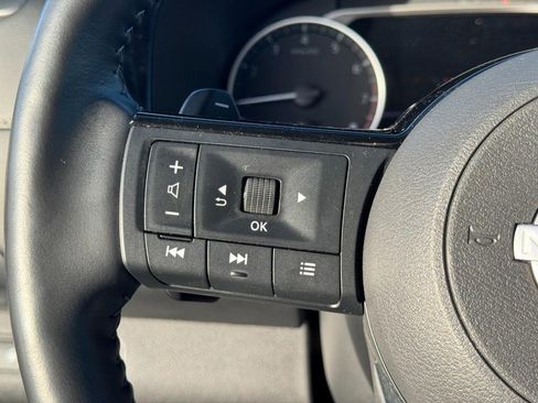 Used 2025 Nissan Pathfinder SL image 19