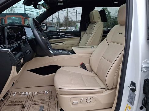 Used 2024 Cadillac Escalade Premium Luxury w/ Performance Package image 19