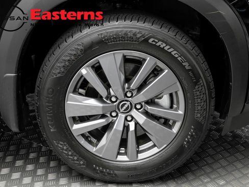 Used 2025 Nissan Pathfinder S image 43