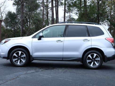 Used 2017 Subaru Forester 2.5i Premium image 2