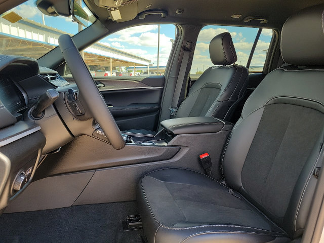New 2027 Jeep Grand Cherokee Altitude AWD/4WD image 12