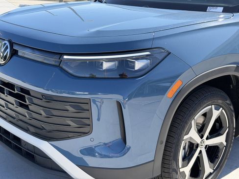 New 2026 Volkswagen Tiguan SE image 8