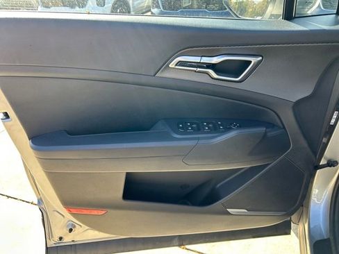 Used 2025 Kia Sportage LX image 11