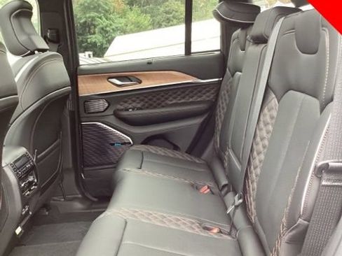 Used 2023 Jeep Grand Cherokee Summit AWD/4WD image 15