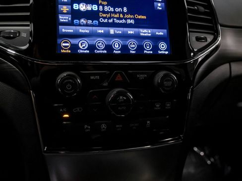 Used 2021 Jeep Grand Cherokee Laredo X image 22