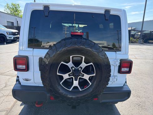 Used 2019 Jeep Wrangler Unlimited Sahara w/ Uconnect 4C Nav & Sound Group AWD/4WD image 9
