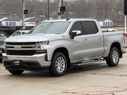 Used 2022 Chevrolet Silverado 1500 LT w/ Z71 Off-Road Package AWD/4WD image 2