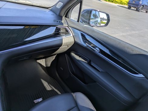 Used 2021 Cadillac XT6 Premium Luxury image 15