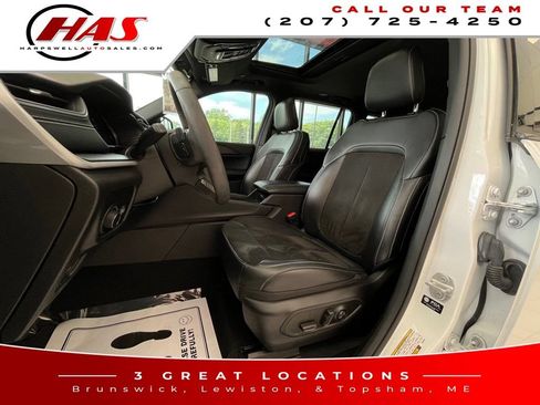 Used 2024 Jeep Grand Cherokee Altitude AWD/4WD image 10