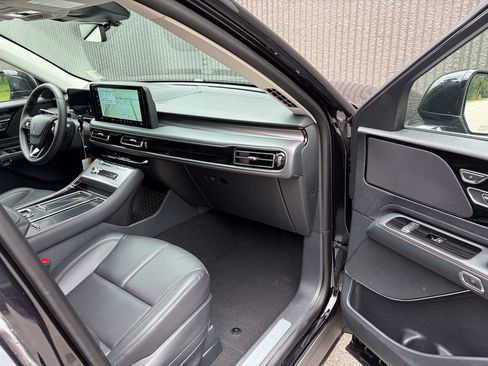 New 2026 Lincoln Aviator AWD image 32