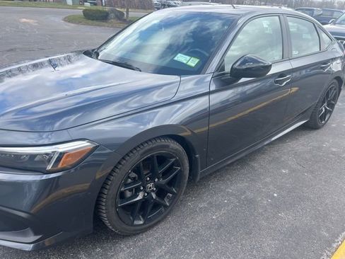 Used 2023 Honda Civic Sport image 2