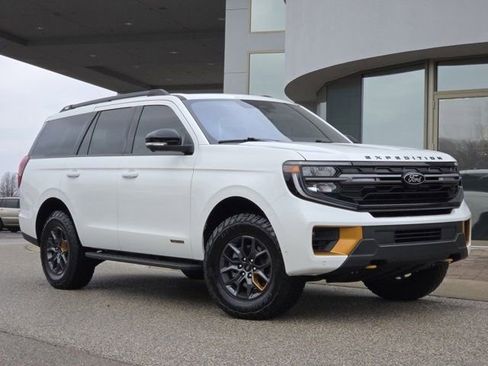 Used 2025 Ford Expedition Tremor image 2