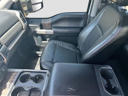 Used 2017 Ford F250 Lariat w/ Lariat Ultimate Package AWD/4WD image 25
