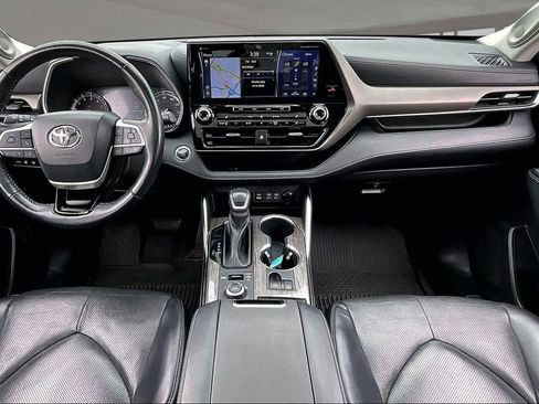 Used 2022 Toyota Highlander Limited image 16
