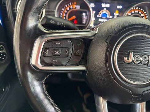 Used 2018 Jeep Wrangler Unlimited Sahara w/ Dual Top Group AWD/4WD image 15
