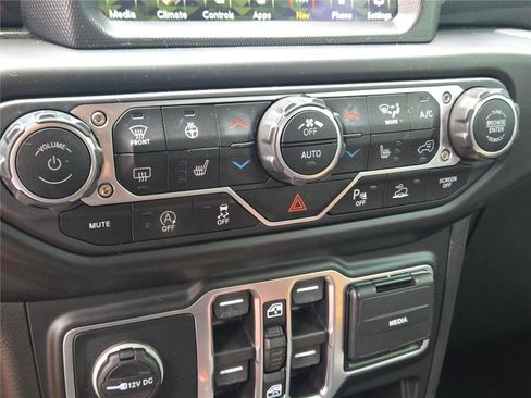 Used 2023 Jeep Wrangler Unlimited Sahara AWD/4WD image 25