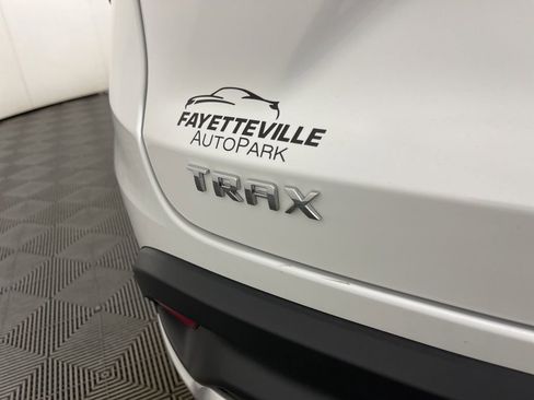 Used 2025 Chevrolet Trax LT w/ LT Convenience Package image 19