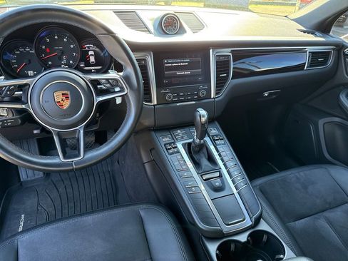 Used 2018 Porsche Macan image 19