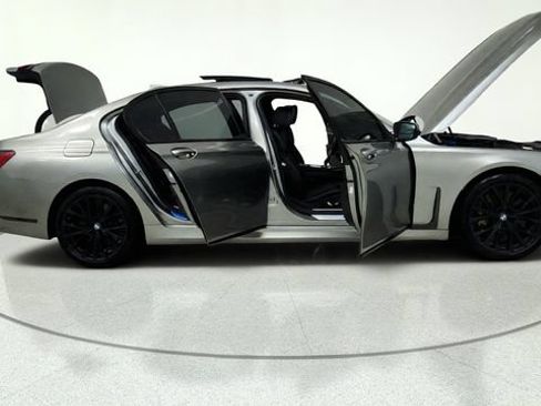 Used 2022 BMW 750i xDrive w/ M Sport Package AWD/4WD image 11