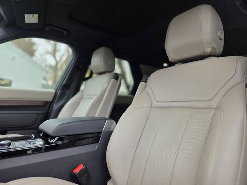 Used 2019 Land Rover Discovery HSE image 19