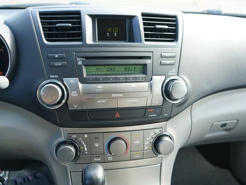 Used 2011 Toyota Highlander 2WD image 11
