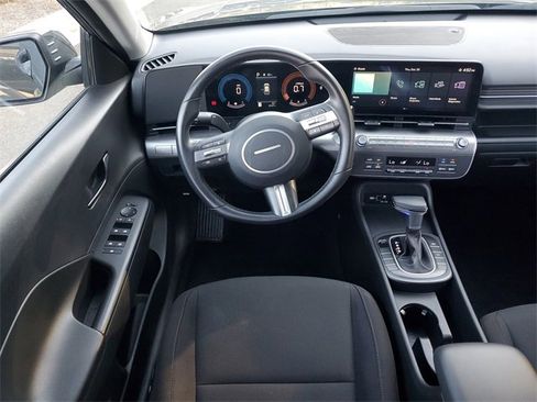 Used 2025 Hyundai Kona SEL image 17