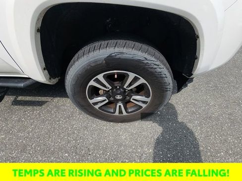 Used 2019 Toyota Tacoma TRD Sport image 18