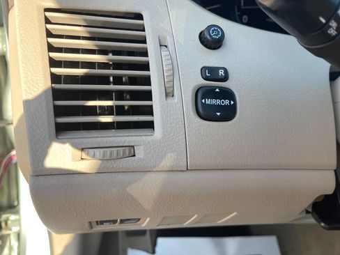 Used 2005 Toyota Avalon XLS image 18