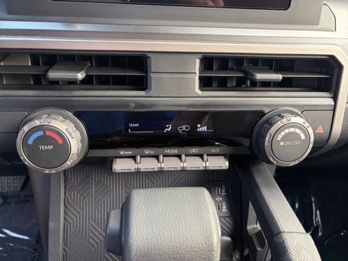 Certified 2025 Toyota 4Runner SR5 AWD/4WD image 22