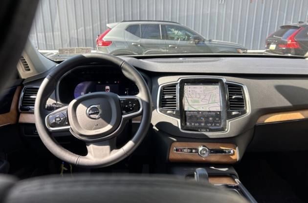 Used 2024 Volvo XC90 T8 Plus w/ Protection Package Premier AWD/4WD image 2