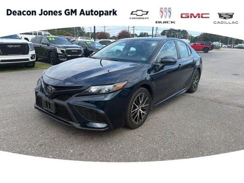 Used 2021 Toyota Camry SE FWD image 1