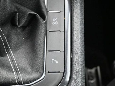 Used 2022 Volkswagen Tiguan SE R-Line image 25