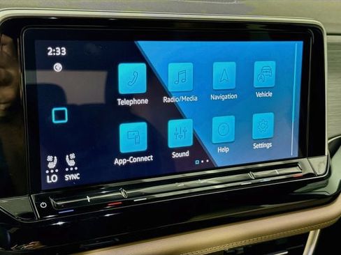 Used 2025 Volkswagen Atlas Cross Sport SE FWD image 15