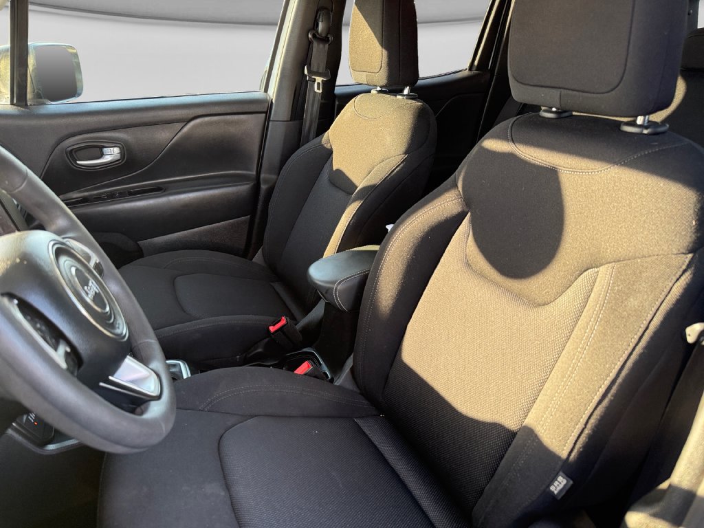 Used 2023 Jeep Renegade Latitude AWD/4WD image 21