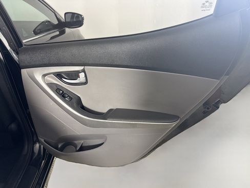 Used 2016 Hyundai Elantra Limited image 28