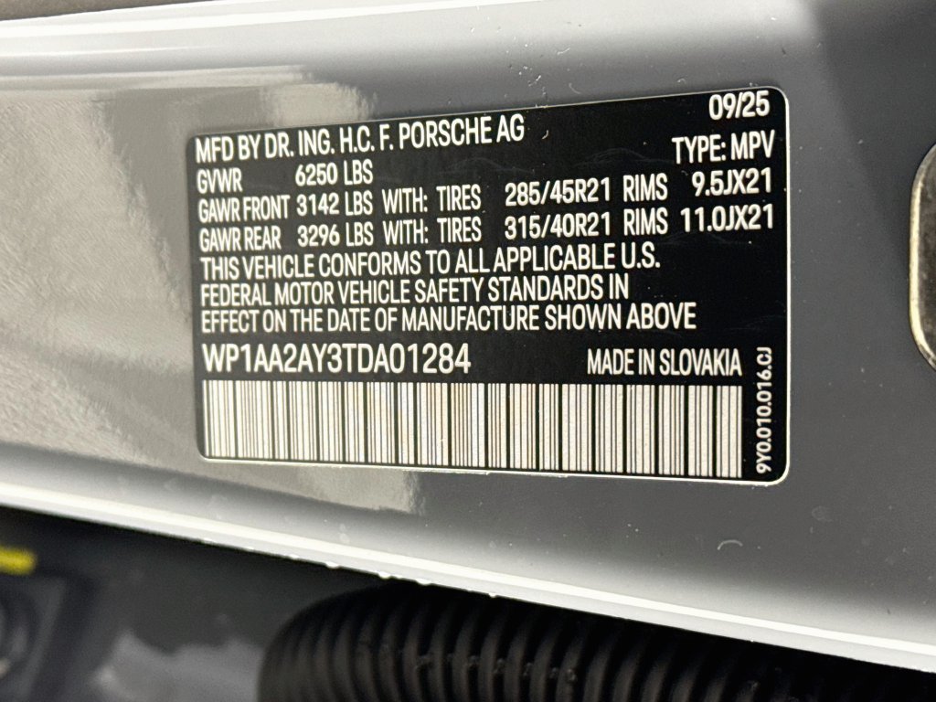 Certified 2026 Porsche Cayenne AWD/4WD image 33
