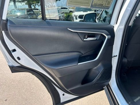 Used 2025 Toyota RAV4 XLE AWD/4WD image 19