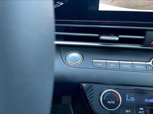 New 2025 Hyundai Elantra SEL image 19