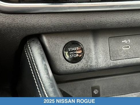 Used 2025 Nissan Rogue Platinum FWD image 25