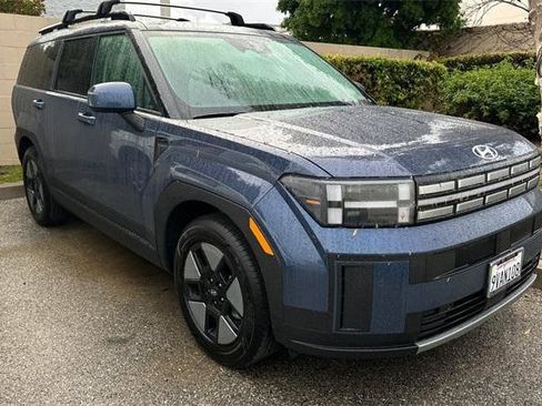 Used 2025 Hyundai Santa Fe SEL image 2