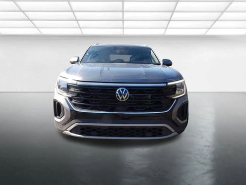 Used 2025 Volkswagen Atlas Cross Sport SE image 3