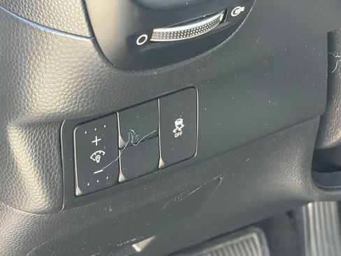 Used 2019 Kia Soul ! FWD image 7