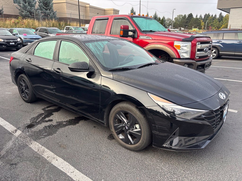 Used 2022 Hyundai Elantra SEL w/ Cargo Package FWD image 3